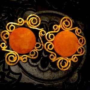 Matt goldtone finish in suede mustard colour